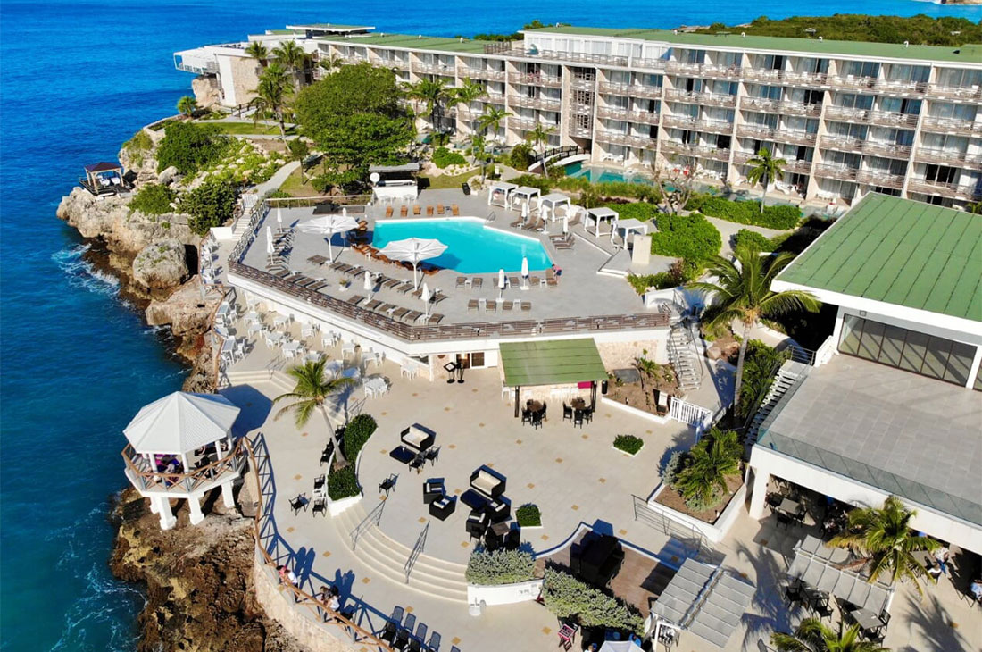 ビーチ沿いの大型リゾート