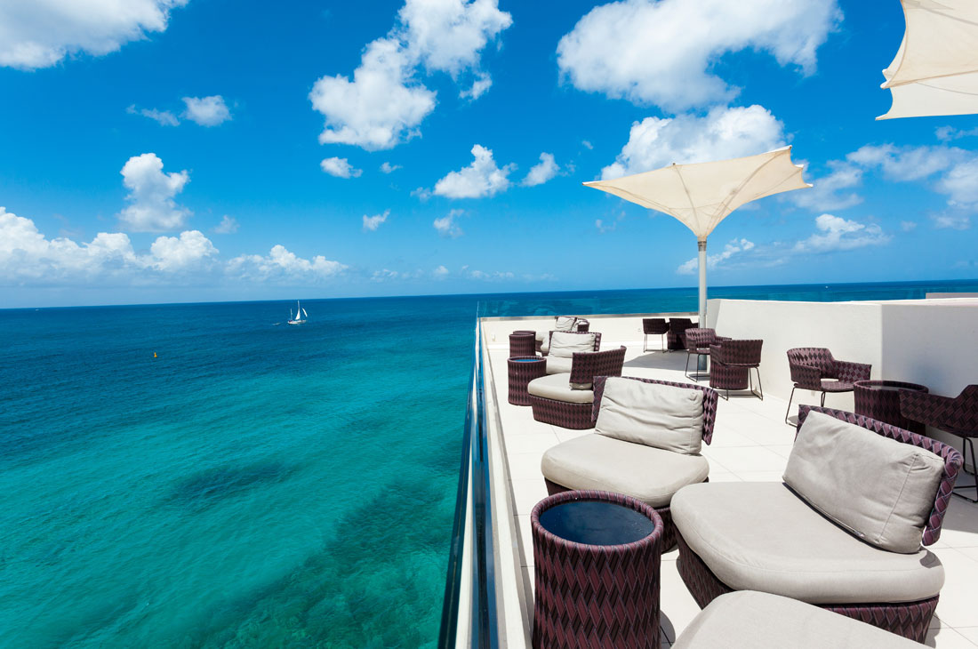 カリブ海を眺められるSUNSET BAR