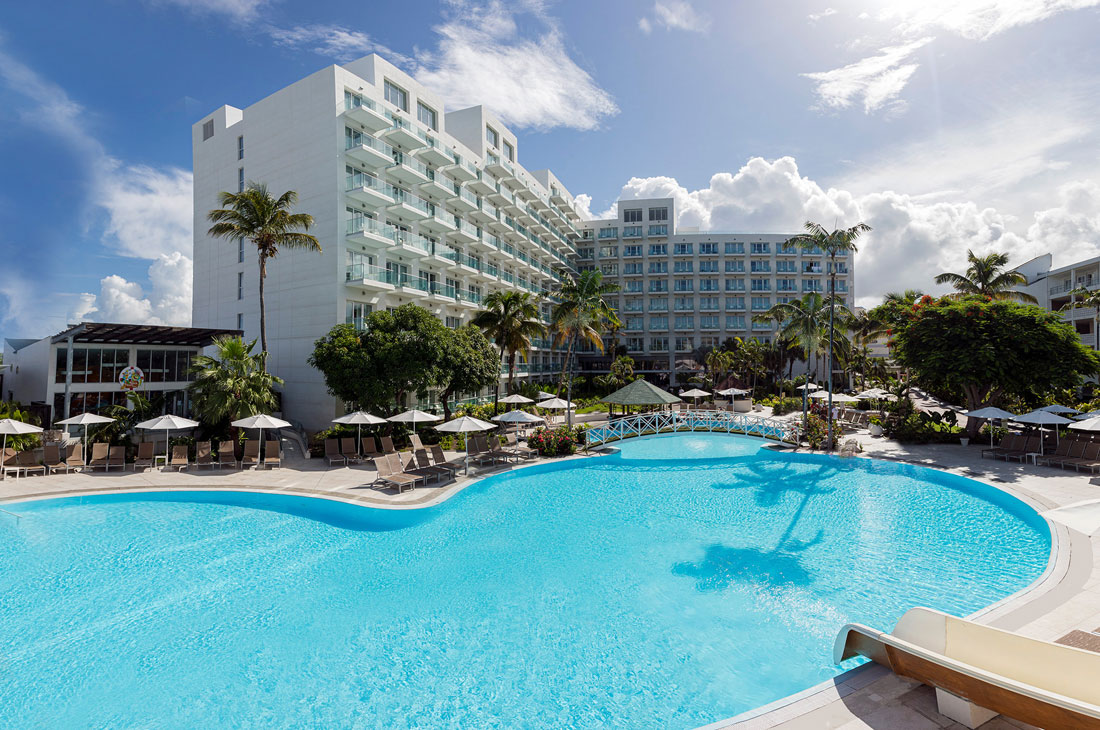 白を基調とした外観