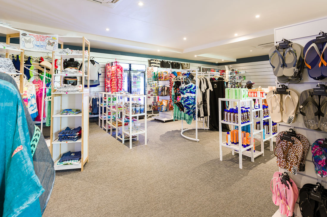 リゾート内ショップでお買い物も