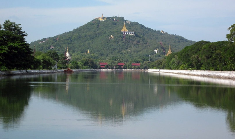 山全体が聖地となっているマンダレーヒル