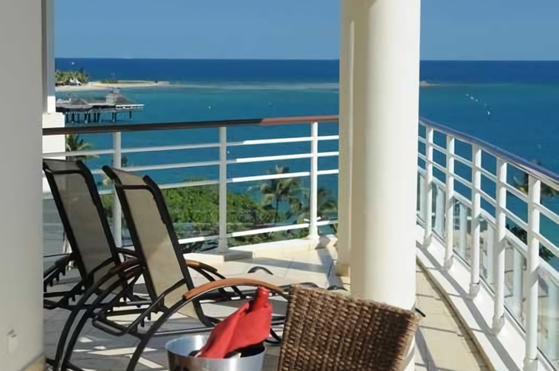 バルコニーに出て海を眺めてみては