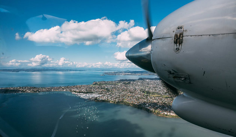 グレートバリア島へは国内線で移動します