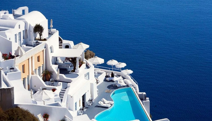 カティキエスを象徴するインフィニティプール